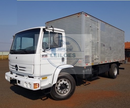 Mercedes Benz 1718 - 4x2 - 2012 - Baú
