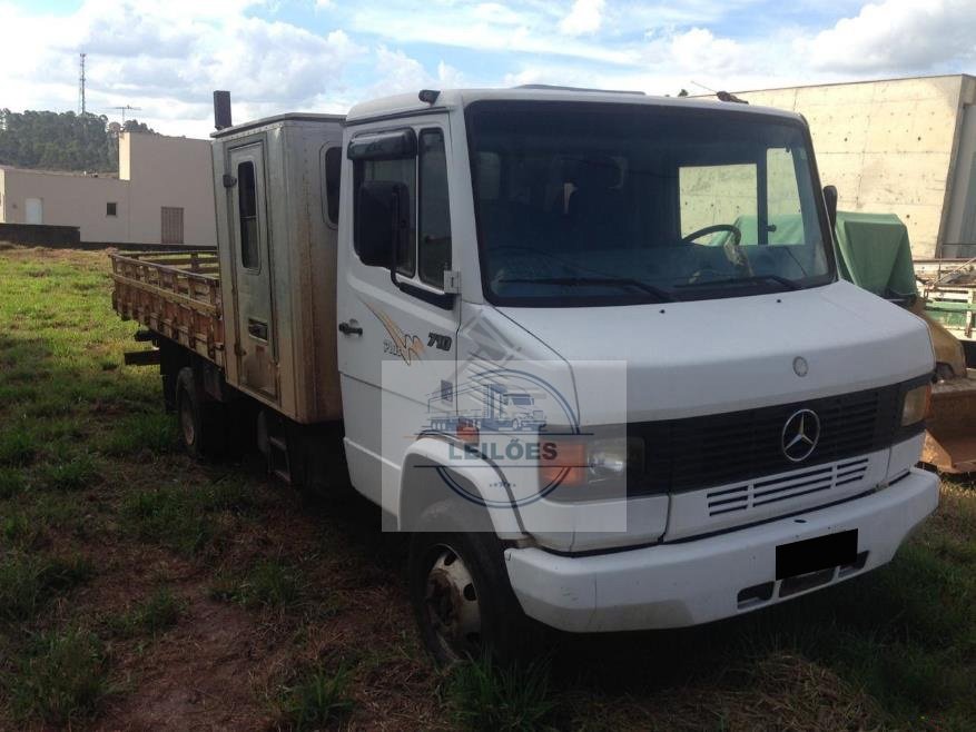 Mercedes Benz 710 Plus - 4x2 -  2006 - Carroceria